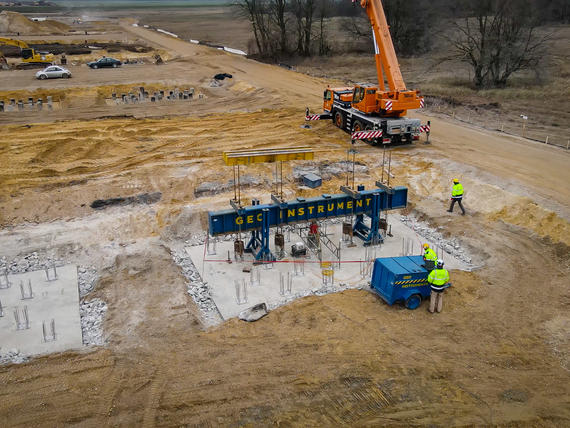 Pile load tests 